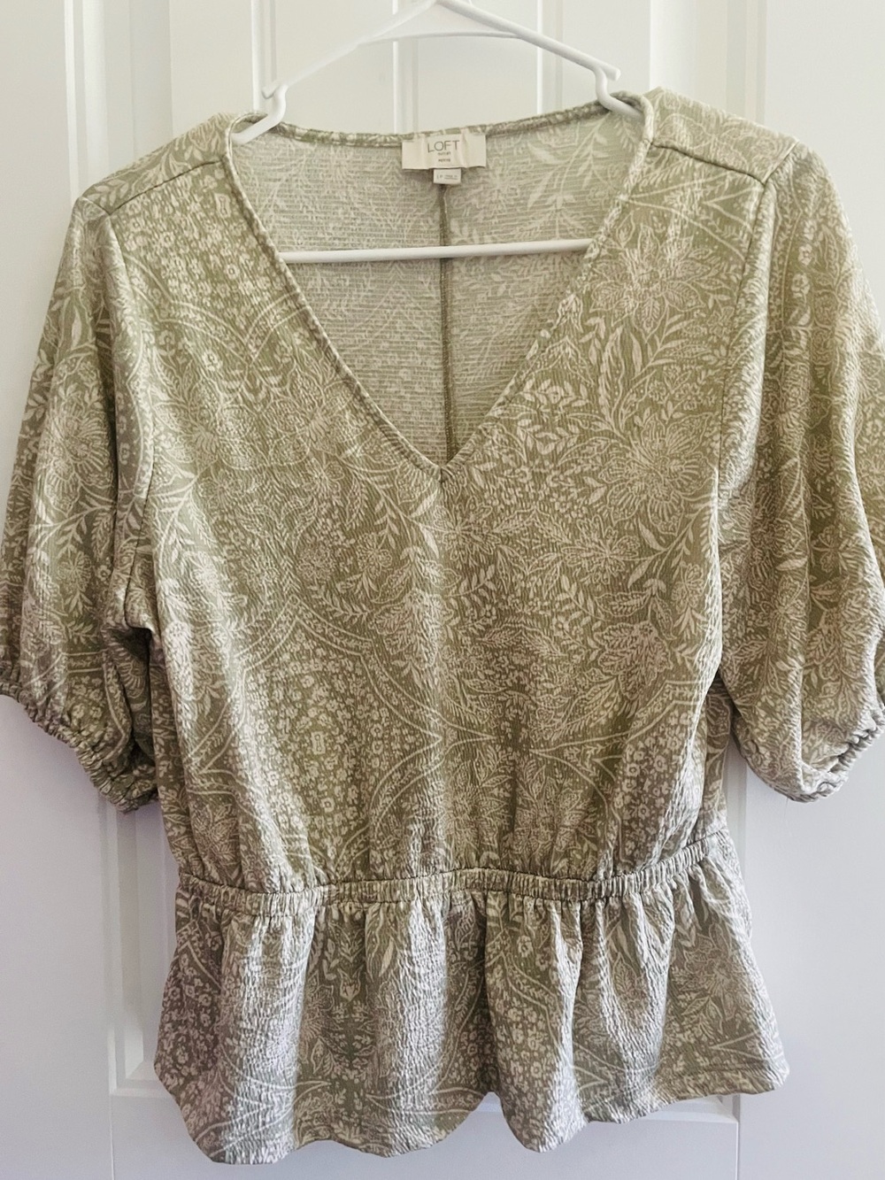 LOFT Outlet Petite Large Sage Green Boho Peplum Blouse Floral Print Sz LP - Picture 3 of 5